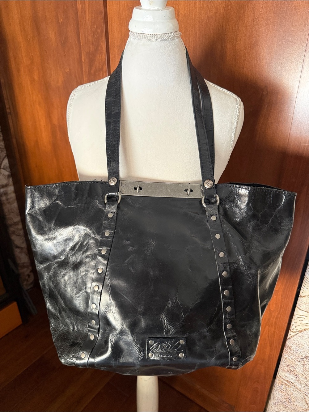 ⚜️ PATRICIA NASH LARGE BENVENUTO BLACK LEATHER SHOULDER TOTE W/SILVER ACCENTS ⚜️